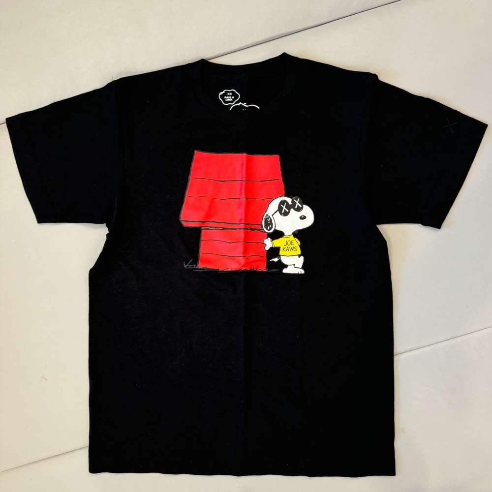Uniqlo Snoopy x KAWS T-shirt (Size XS)